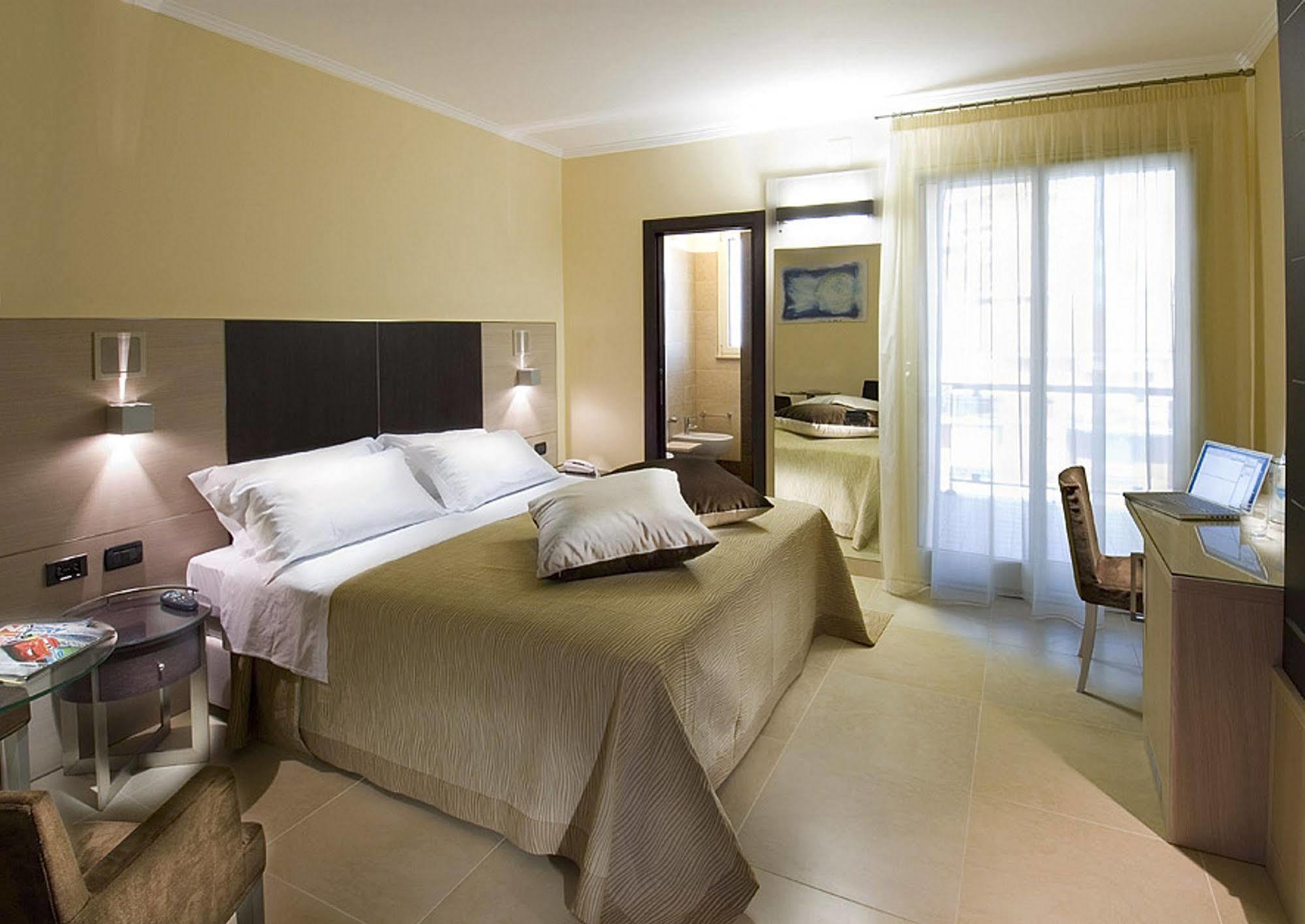 Hotel Imperial San Benedetto del Tronto Exterior foto