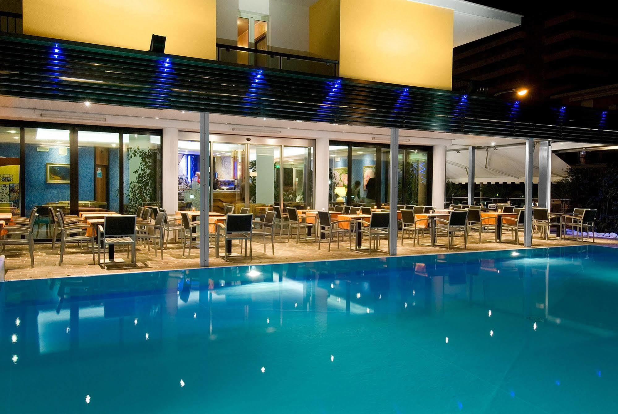 Hotel Imperial San Benedetto del Tronto Exterior foto